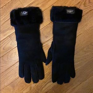 ACCEPTING OFFERS UGG sheepskin seamed winter glove